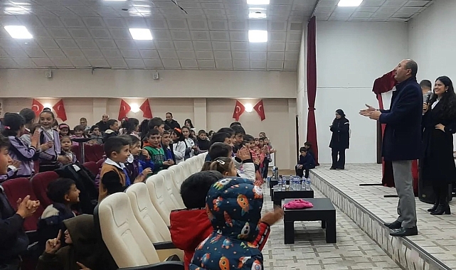 "Karagöz'' Çıldırda öğrencilerle buluştu