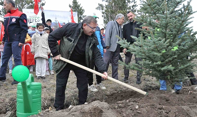 Kars'ta Milli Ağaçlandırma Günü: 11 bin 500 fidan toprakla buluştu