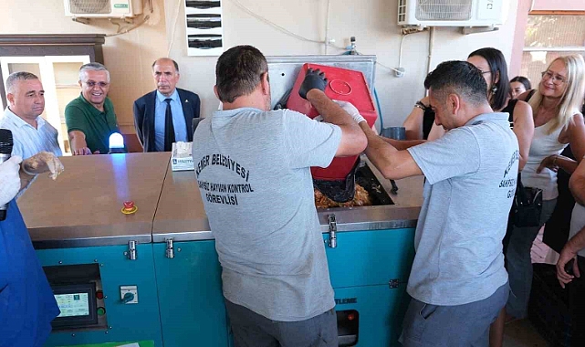Kemer Belediyesi ‘can dostlara’ mama üretiyor