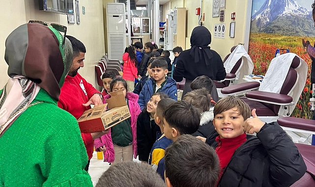 Kızılay kan alma biriminde öğrencileri ağırladı