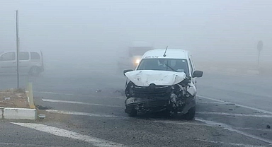 Konya’da hafif ticari araç servis aracına çarptı: 2 yaralı