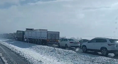 Konya’da kar, tipi ve buzlanma ulaşımı aksatıyor