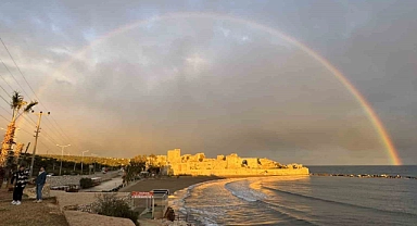 Korikos Kalesi gökkuşağı ile altın renge büründü
