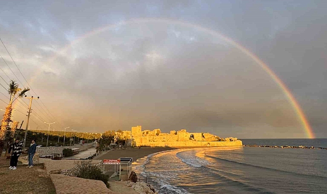 Korikos Kalesi gökkuşağı ile altın renge büründü