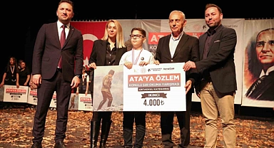 Küçükçekmece Belediyesinin ‘Ata’ya Özlem’ konulu şiir okuma yarışmasının ödül töreni düzenlendi