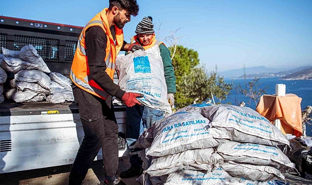 Kuşadası Belediyesi’nin yakacak yardımı başladı