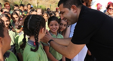 Kuşadası’nda Başkan Günel eğitime destek oluyor