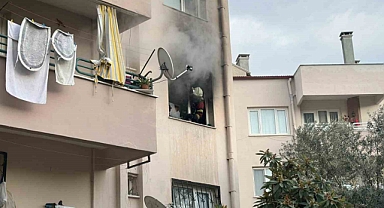 Kuşadası’nda elektrikli battaniye evi yaktı