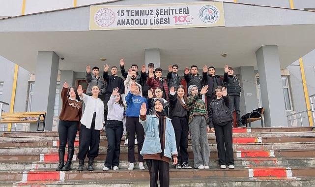 Lise öğrencileri 'Kadına Şiddete Dur' demek için kameraların karşısına geçtiler