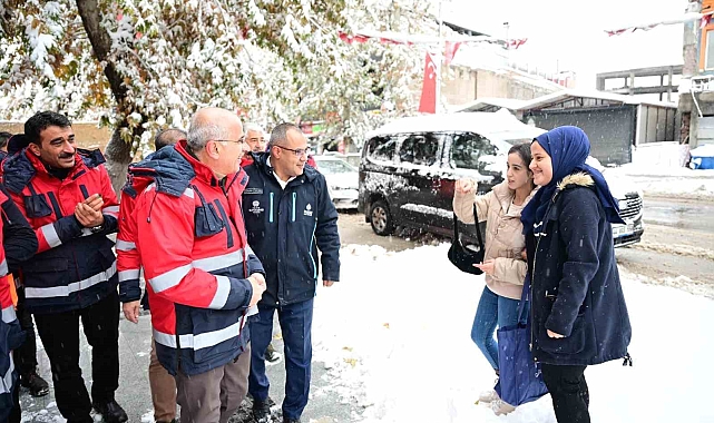 Malatya Büyükşehir Belediyesi'nin karla mücadele çalışmaları sürüyor