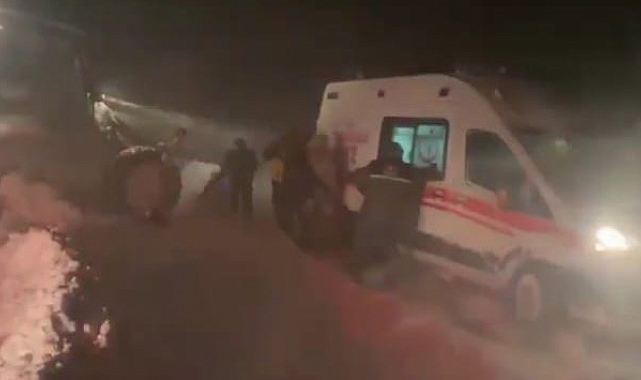 Malatya'da dağda mahsur kalan 2 çoban ile 16 araç kurtarıldı
