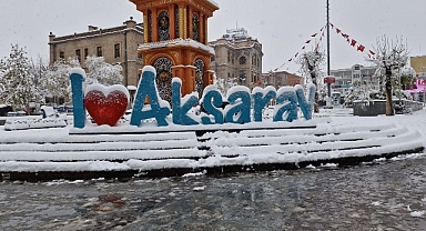 Mevsimin ilk karı Aksaray’ı beyaza bürüdü