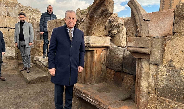 MHP Genel Başkan Yardımcısı Durmaz, Ani Ören Yerini ziyaret etti