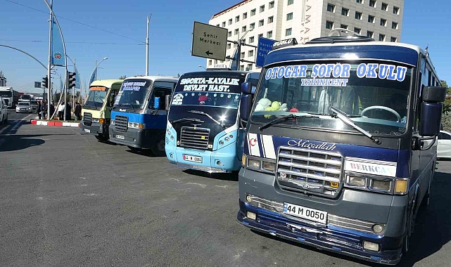 Minibüsçülerin "ceza" tepkisi trafiği kilitledi