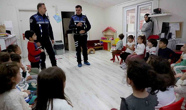 Minikleri trafik kurallarını zabıtadan öğreniyor