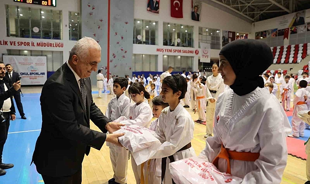 Muş'ta 400 sporcu için kuşak terfi töreni düzenlendi