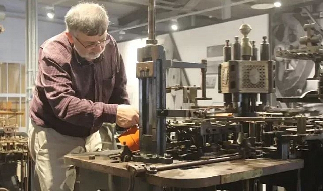 Müzenin en yaşlı üyesi: 140 yıllık zarf makinesi hala çalışıyor