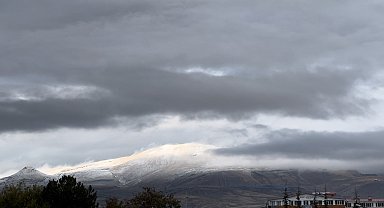 O ilçede kar yağışı başladı