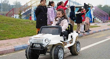 Öğrenciler trafik kurallarını öğreniyor