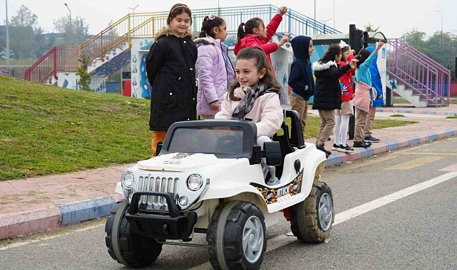 Öğrenciler trafik kurallarını öğreniyor