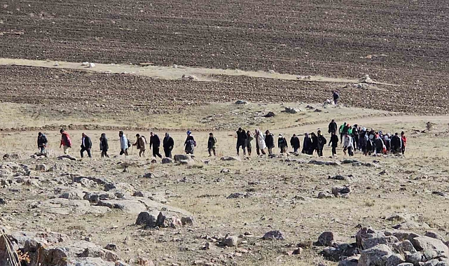 Öğretmenler 2 bin 600 yıllık Zernaki Tepe'ye doğa yürüyüşü gerçekleştirdi