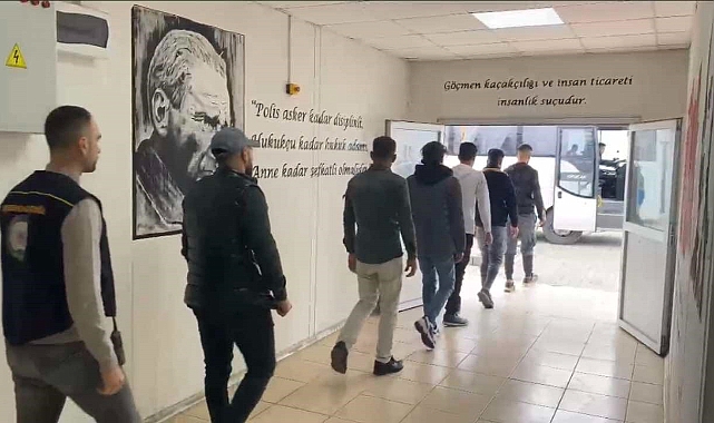 Osmaniye’de durdurulan otobüste 6 kaçak göçmen yakalandı
