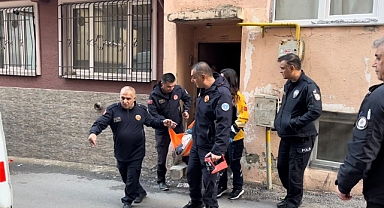 (Özel) Evde 5 gündür mahsur kalan yaşlı çiftin yardımına ekipler yetişti