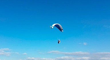 Paramotor uçuşu ilgi ile izlendi