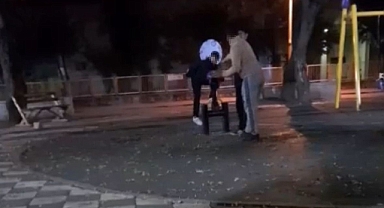 Parka tekmelerle zarar verdiler: "Hedefimiz çocuklar değil, aileleri"