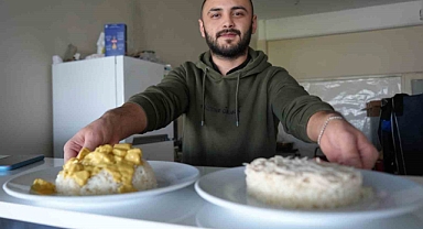 Pilav yaparak hem okuyor hem geçimini sağlıyor