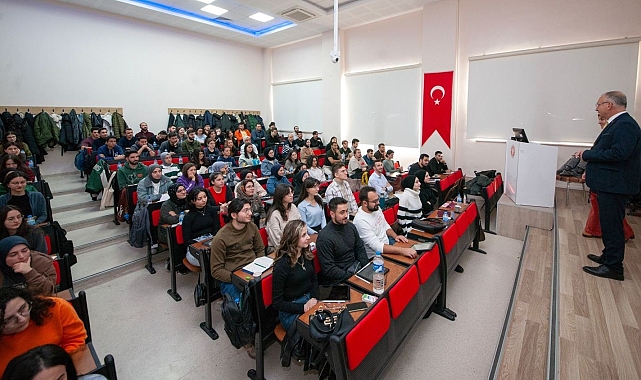 Rektör Levent, Tıp Fakültesi öğrencileriyle bir araya geldi