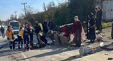 Sakarya’da feci kaza: Baba olay yerinde hayatını kaybetti, oğlu ağır yaralandı