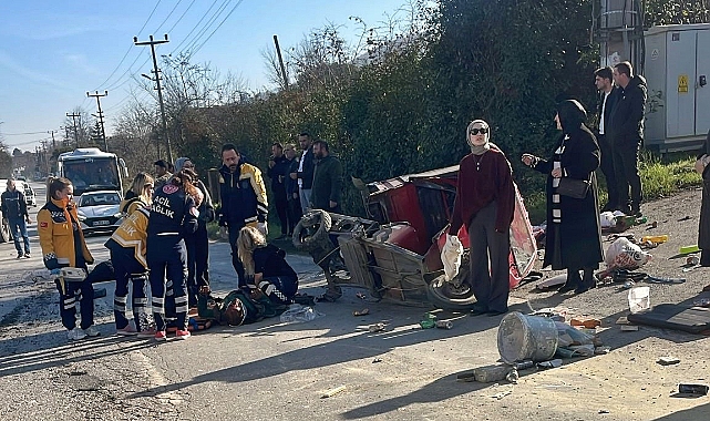 Sakarya’da feci kaza: Baba olay yerinde hayatını kaybetti, oğlu ağır yaralandı