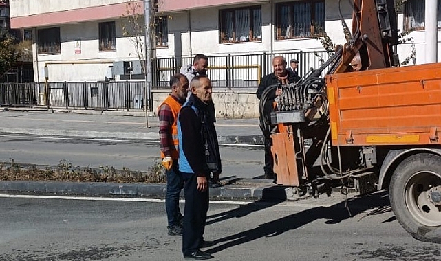 Şehir içi cadde ve sokaklara trafik yönlendirme levhaları dikildi