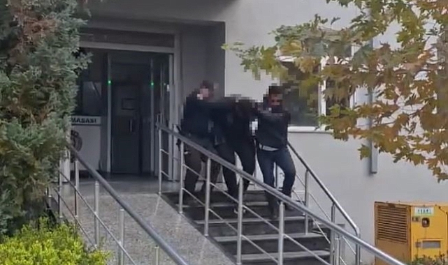 Servis minibüsüne geri geri giderek çarpan sürücü yakalandı