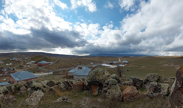 Süphan Dağı'nın Bulutlara Gömülmesi, Ağrı'ya Kar Habercisi Oldu