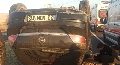 Takla atan otomobilden 2 yaralı çıktı