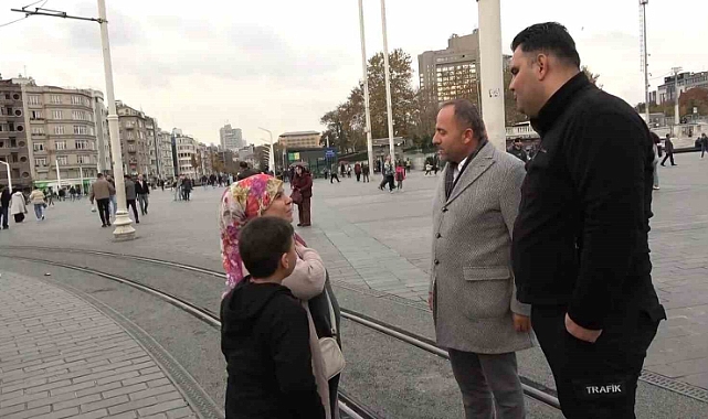 Taksim’de kaybolan çocuğun ailesini polisler buldu