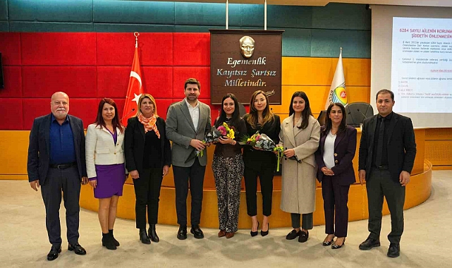 Tarsus’ta kadına şiddete karşı farkındalık sergisi