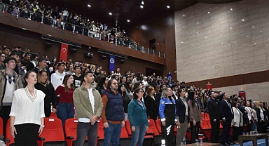 Tekirdağ’da üniversitelilere kadına yönelik şiddetle mücadele eğitimi verildi