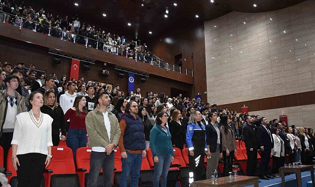 Tekirdağ’da üniversitelilere kadına yönelik şiddetle mücadele eğitimi verildi