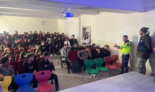 Tercan'da jandarma ekipleri öğrencileri bilgilendirdi