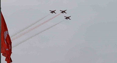 Türk Yıldızları’ndan Antalya’da ’Ataya Saygı Uçuşu’