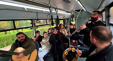 Üniversite öğrencilerine sınav öncesi müzikli süpriz