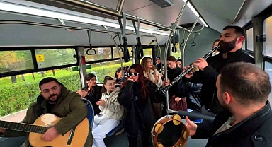 Üniversite öğrencilerine sınav öncesi müzikli süpriz