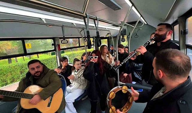Üniversite öğrencilerine sınav öncesi müzikli süpriz