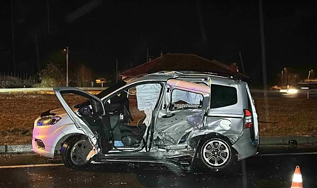 Uşak'ta otomobiller çarpıştı: 1 kişi hayatını kaybetti, 5 yaralı