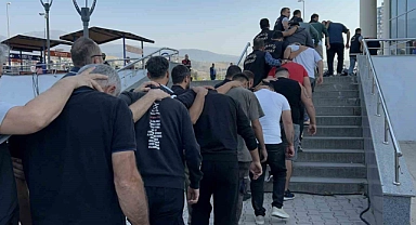 Uygulama noktalarını paylaşmak için grup kurdukları gerekçesiyle gözaltına alınan 13 şahıs serbest kaldı