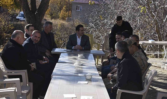 Vali Karakaya yolları yapılan köylerde incelemelerde bulundu
