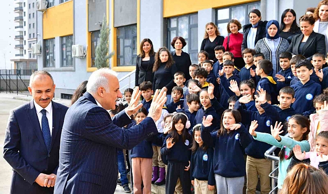 Vali Zorluğlu, öğrencilerle bir araya geldi